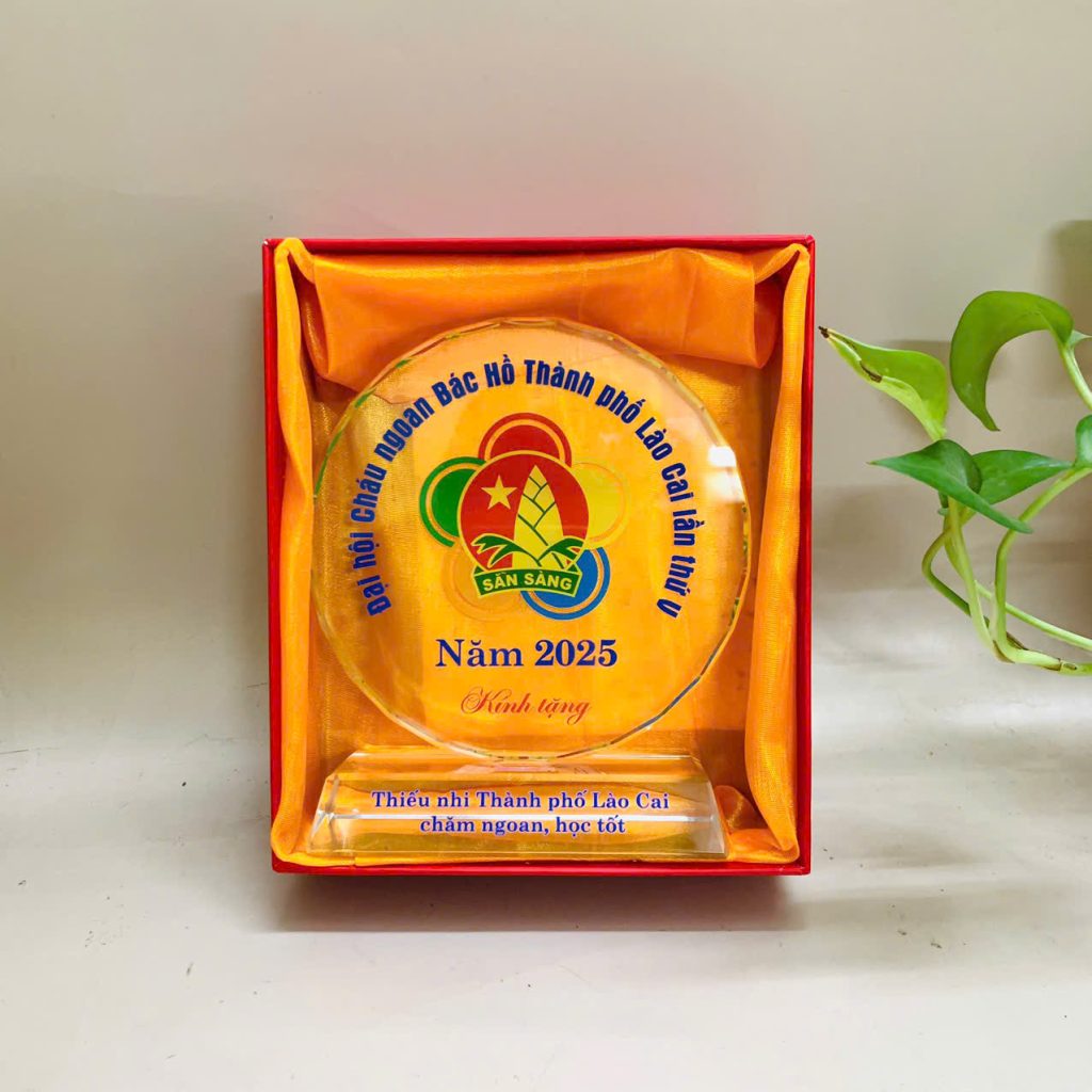 kỷ niệm chương pha lê