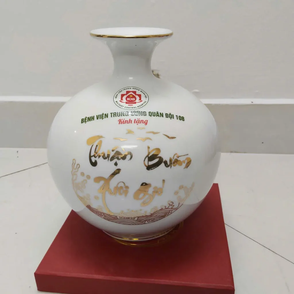 Dự Án Quà Tặng Cao Cấp: Bình Hút Lộc Vẽ Vàng In Logo Bệnh Viện TW Quân Đội 108